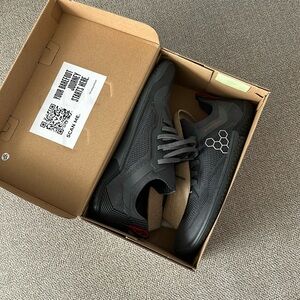Brand new in box- Vivo barefoot shoes. EU 39 primus lite knit JJF